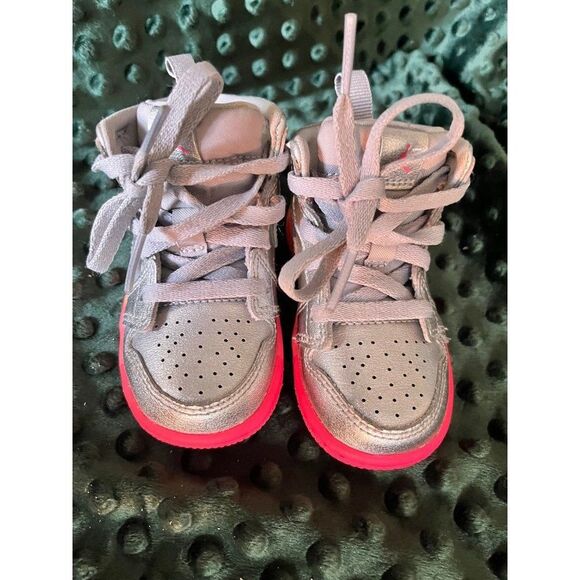Kid's size 5 5c nike Air Jordan 1 Mid TD 'Metallic Pink Crimson' Sneakers - Picture 3 of 6